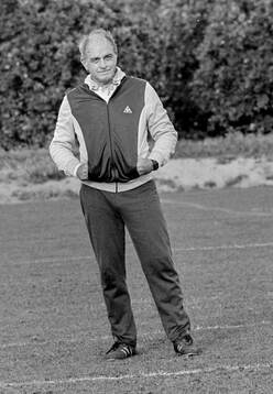 Manager Alfredo di Stefano leading a training session