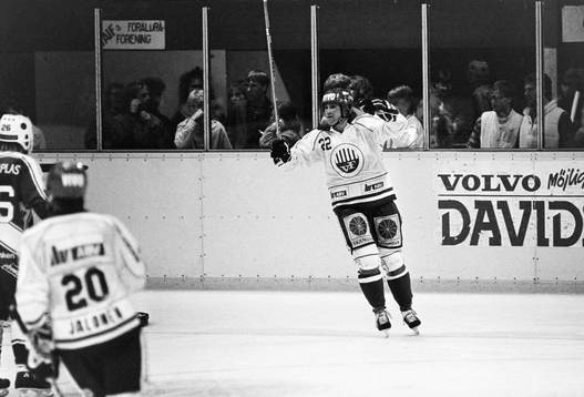 Frölundas Roger Åsberg jublar