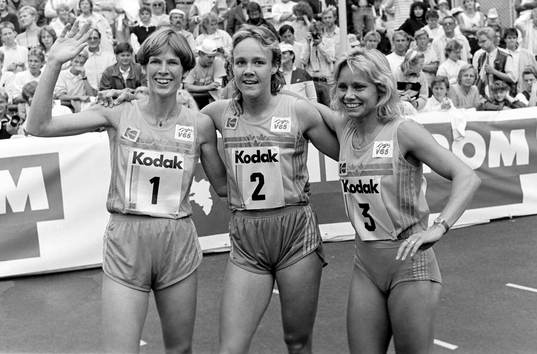 De svenska damerna tog en trippel 400 m häck, fr. v