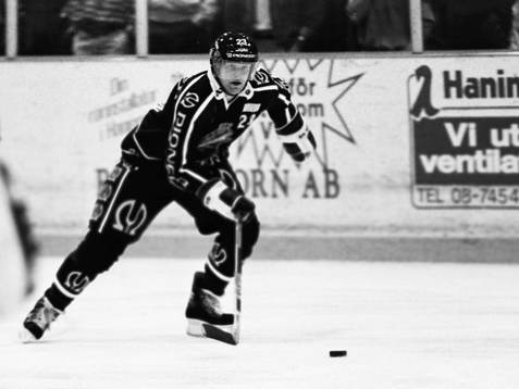 Thomas Gradin, AIK med pucken