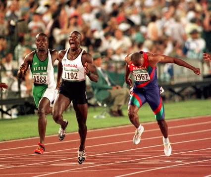DONOVAN BAILEY vann 100 m.loppet. T.v. Ezinwa, Nigeria,