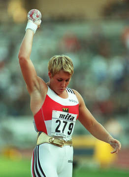 Astrid Kumbernuss, Tyskland