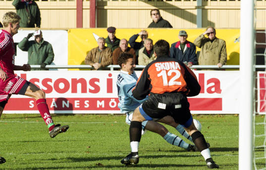 Zlatan Ibrahimovic, Malmö oroar frölundas målvakt Dime